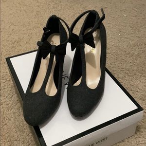 Gray heels with bow detail